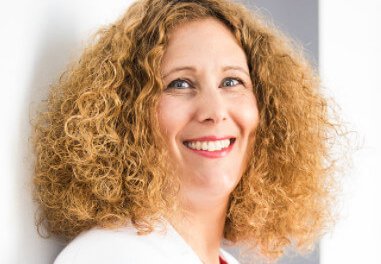 Teleseminar: Ally Nathaniel – How to Craft Your Signature Story & Land More Speaking Gigs